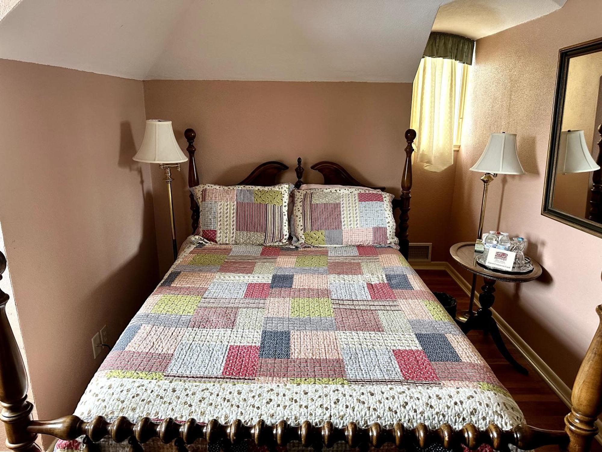 Montague Inn Bed & Breakfast Saginaw Extérieur photo