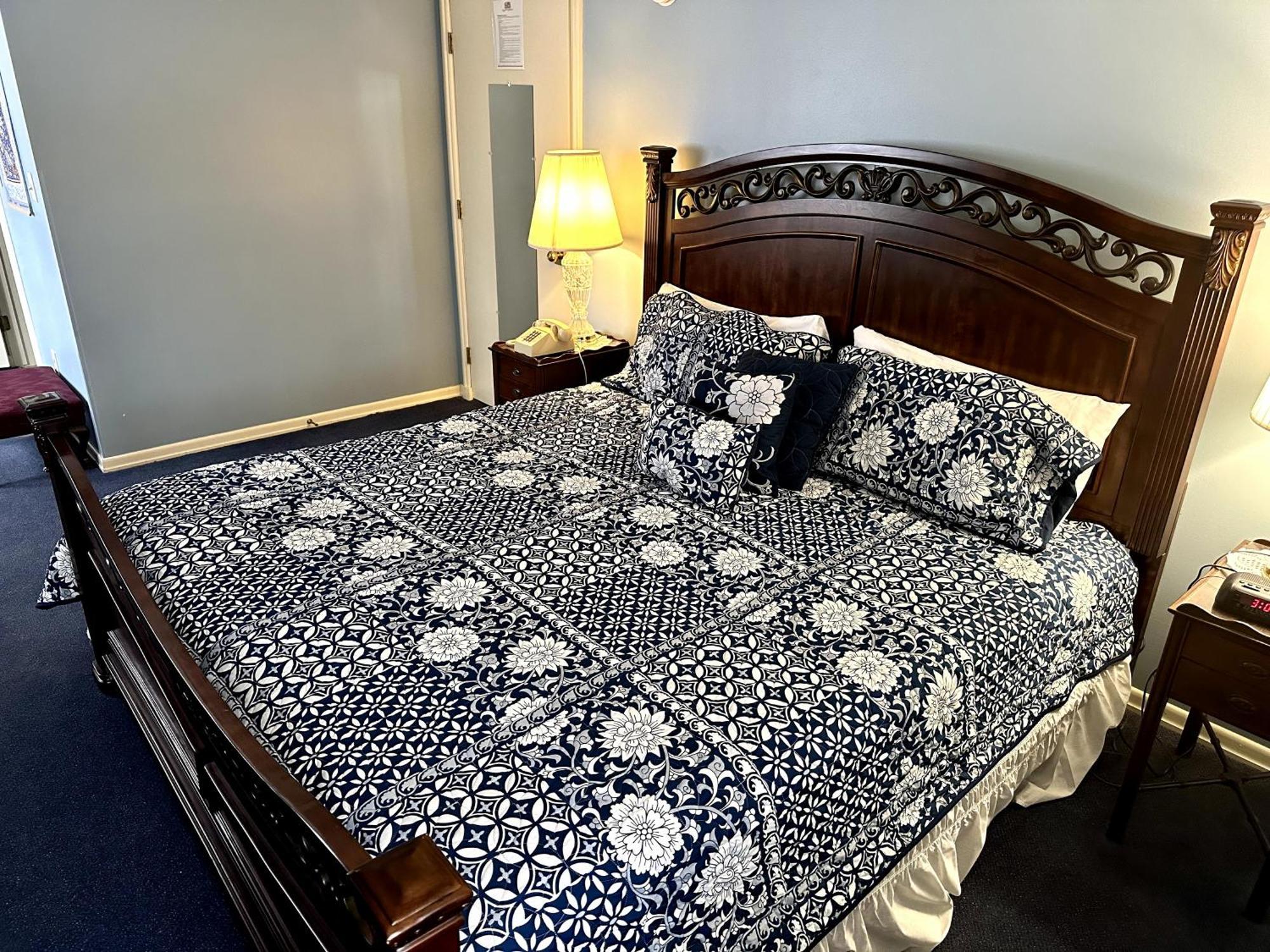 Montague Inn Bed & Breakfast Saginaw Extérieur photo